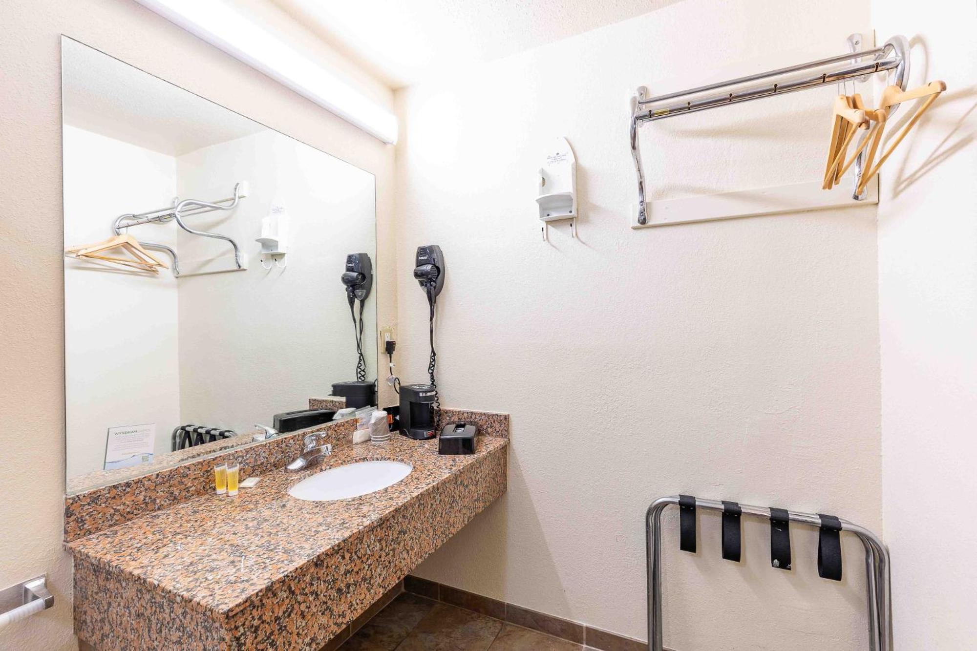 Days Inn By Wyndham Oklahoma City/Moore Экстерьер фото